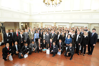 Semesterstart an der HHL mit Studierenden aus 14 Ländern