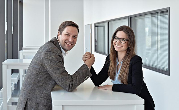 MiM vs. MBA: Zwei Master, zwei Studenten, zwei Wege zum Ziel