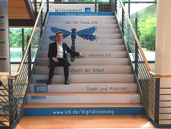 Fernstudien-Absolvent präsentiert Master-Thesis auf der AUTOMATION 2016