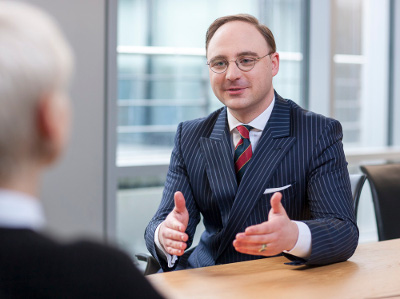 Berufsbegleitend Management studieren und Führungsfähigkeiten ausbauen