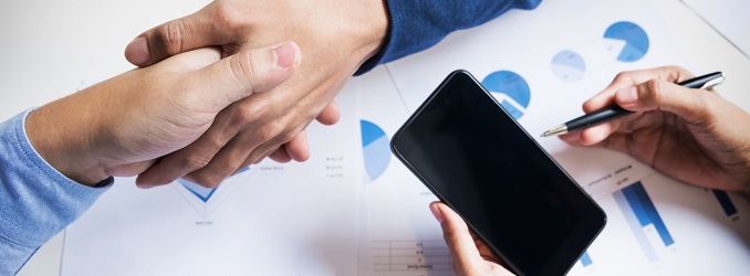 Eigenes Entwicklerteam oder externer Partner? Eine Kosten-Nutzen-Frage
