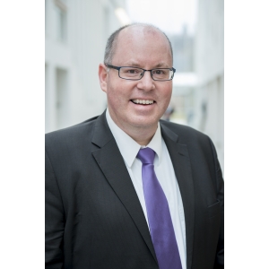 Prof. Dr. jur. Robert Esser